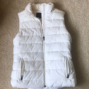 Banana Republic white puffer vest
